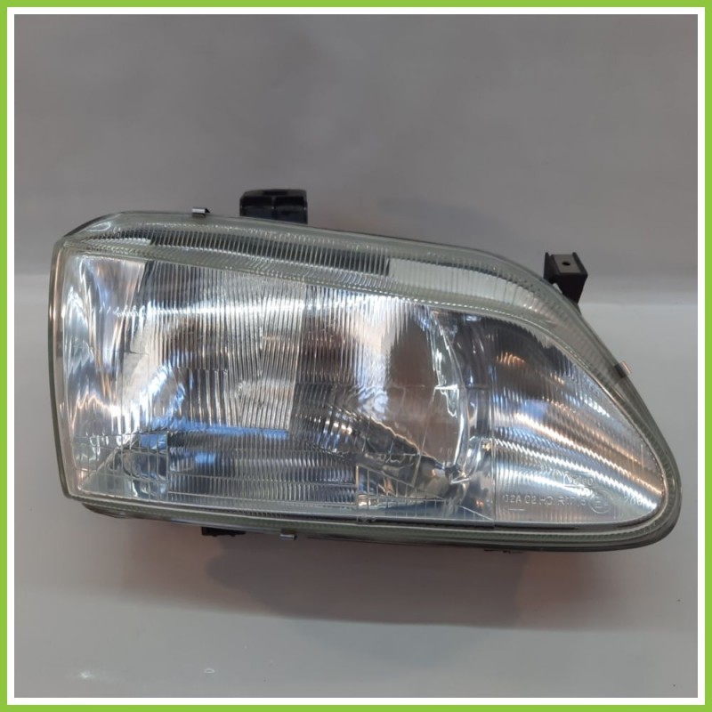 Faro Fanale Proiettore Anteriore Destro DX VALEO 88204649 RENAULT SCENIC 7701047600 Usato