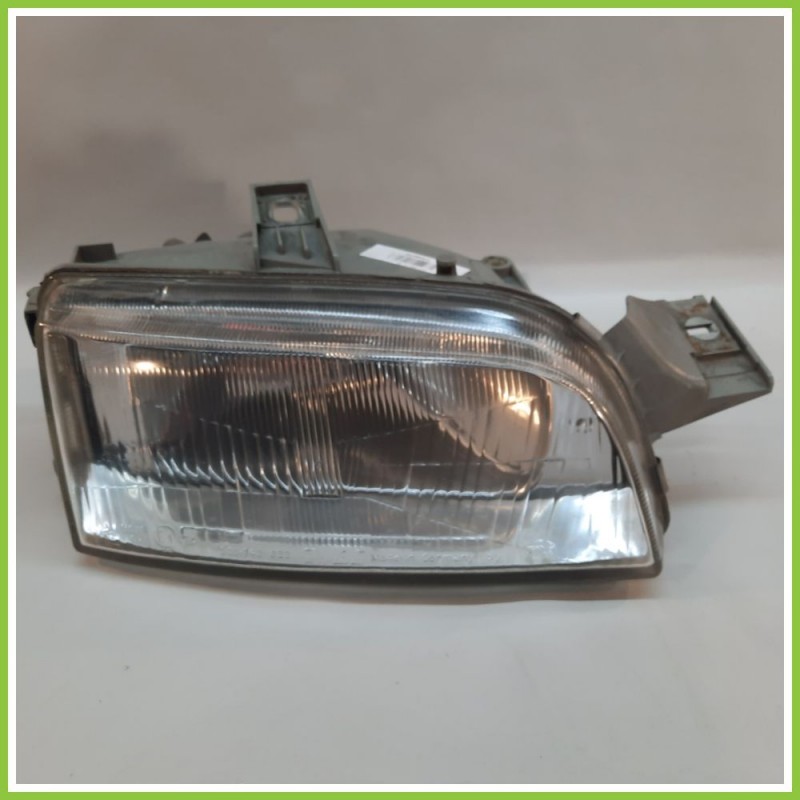 Faro Fanale Proiettore Anteriore Destro DX HELLA R142598-00 FIAT PUNTO 1a Serie 46402649 Usato