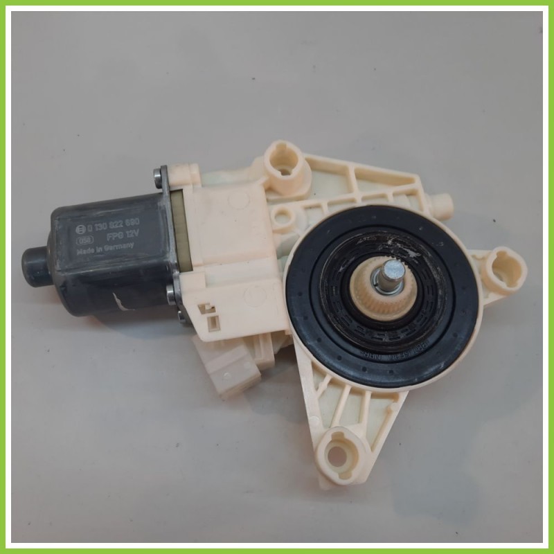 Motorino Alzavetro Anteriore Sinistro SX MERCEDES-BENZ Classe GLA X156 5 Porte A2469065100 2017 2020 BROSE 933865-101