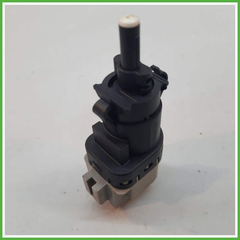 Sensore INTERRUTTORE LUCE ARRESTO POSTERIORE LAND ROVER FREELANDER 5 Porte LR032956 2006 2015