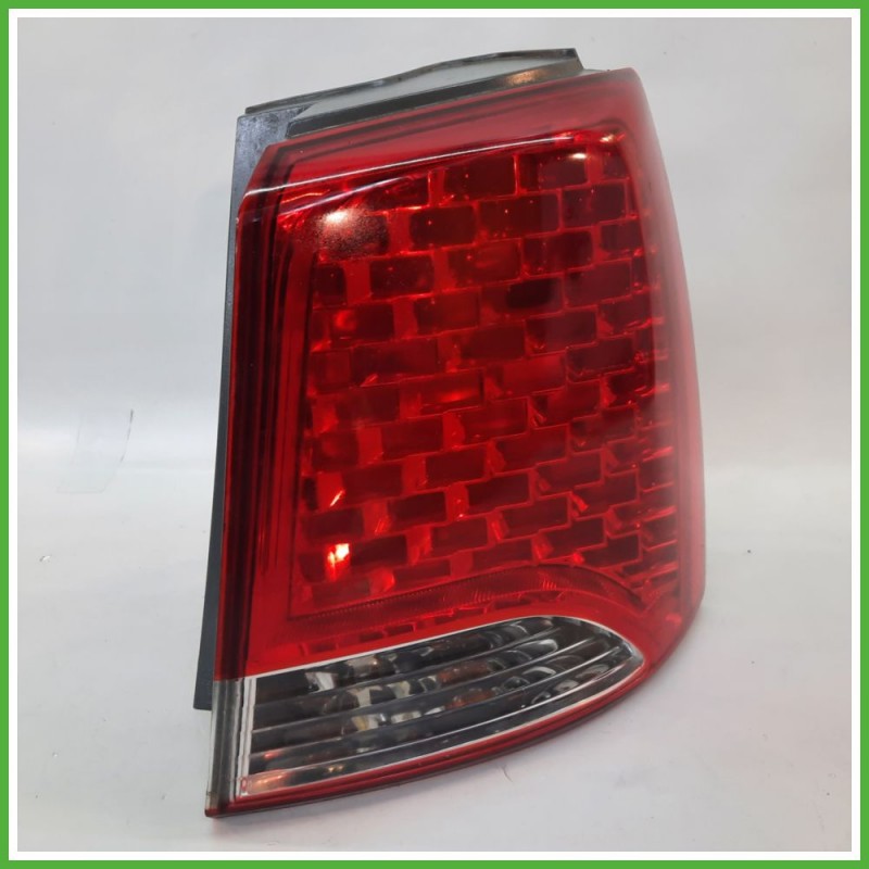 Fanale Fanalino Posteriore Destro DX MOBIS KIA SORENTO 2a Serie 924022P020 Usato