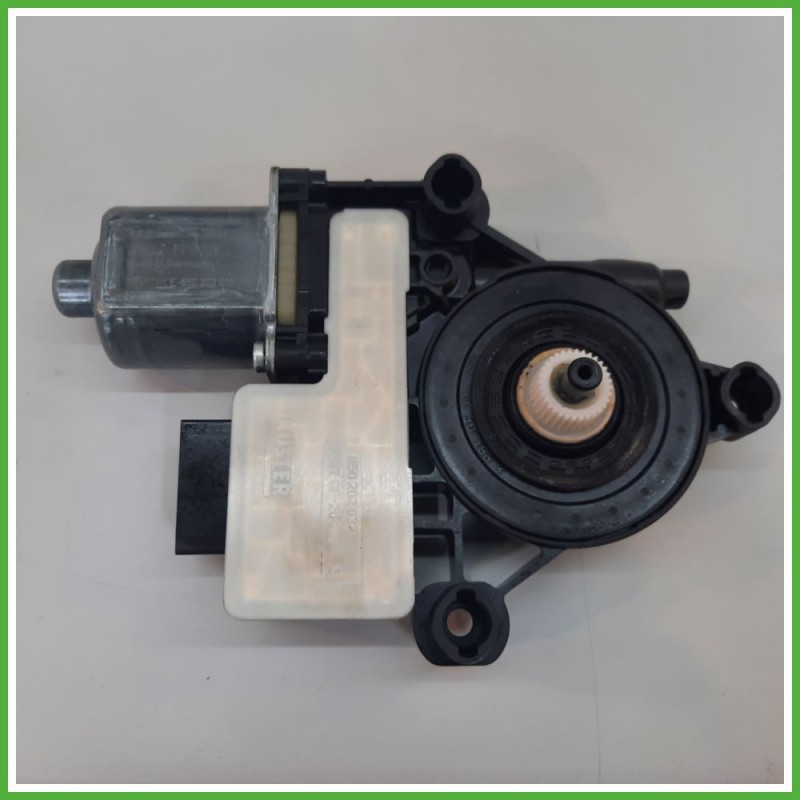 Motorino Alzavetro Posteriore Destro DX SKODA OCTAVIA 5E 5 Porte 5Q0959812E 2016 2019 BOSCH 0130822724