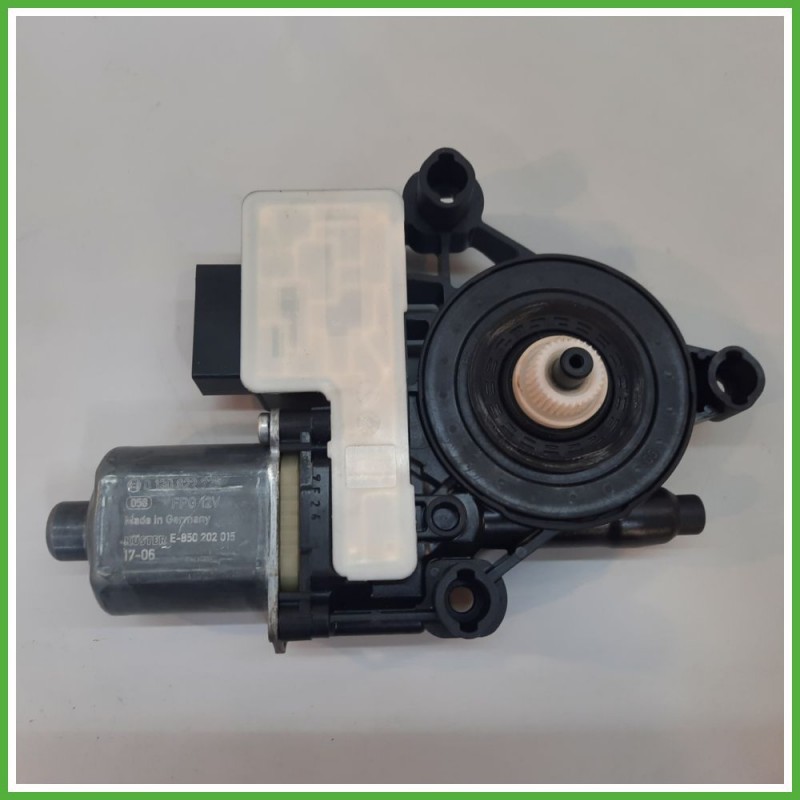 Motorino Alzavetro Posteriore Sinistro SX SKODA OCTAVIA 5E 5 Porte 5Q0959811E 2016 2019 BOSCH 0130822725