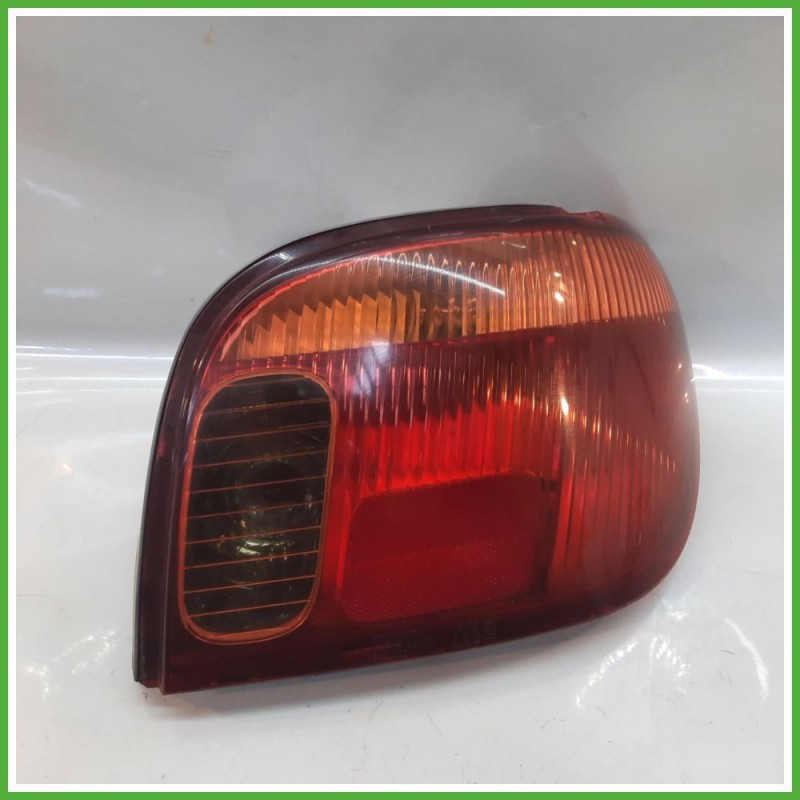 Fanale Fanalino Posteriore Destro DX KOITO TOYOTA YARIS JPP 8155052290 Usato