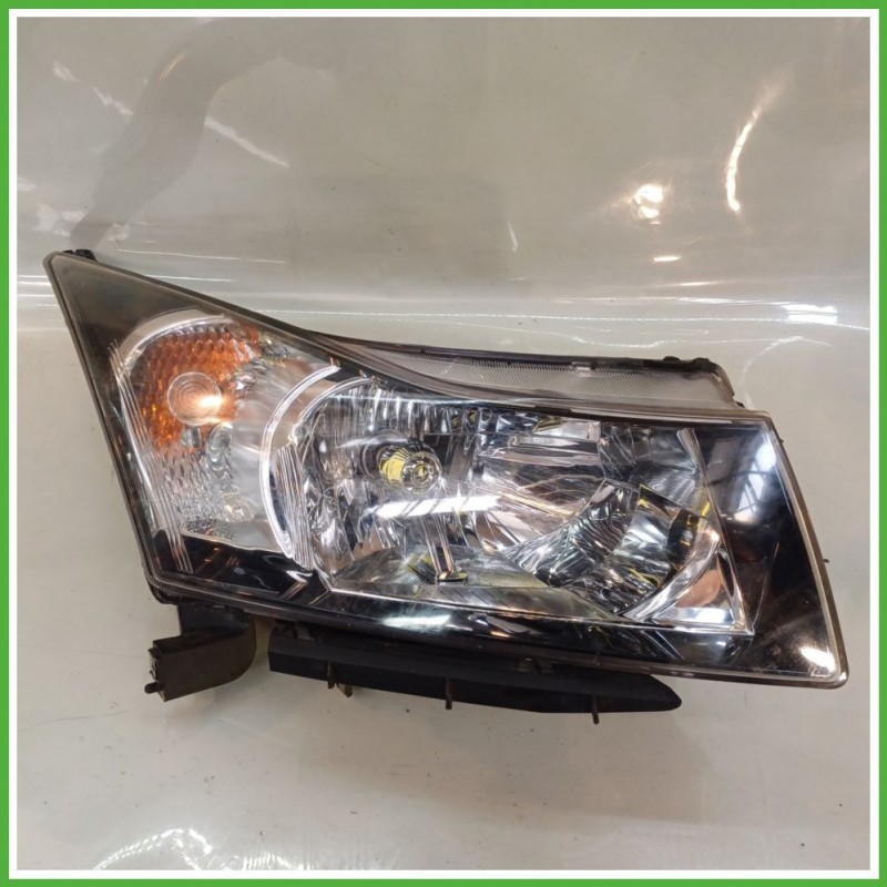 Faro Fanale Proiettore Anteriore Destro DX SUNSANG CHEVROLET (DAEWOO) CRUZE J300 96828237 Usato
