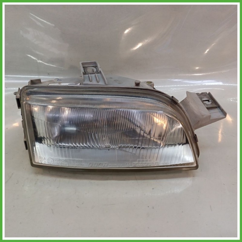 Faro Fanale Proiettore Anteriore Destro DX CARELLO 39760381 FIAT PUNTO 1a Serie 46481413 Usato