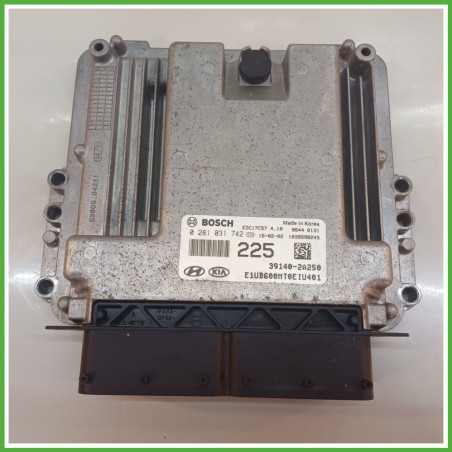 Centralina Motore Iniezione ECU BOSCH 0281031742 KIA RIO 3a Serie 1.4 66kw 391402A250 2015 2017