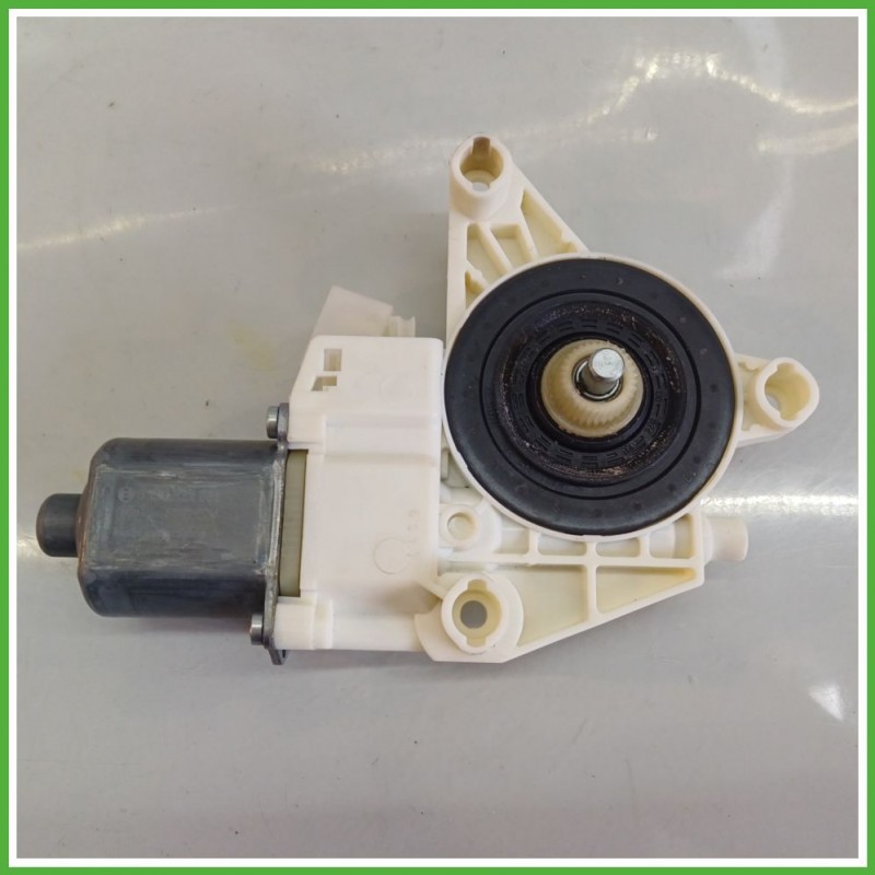 Motorino Alzavetro Anteriore Destro DX MERCEDES-BENZ Classe A W176 5 Porte A2469065200 2015 2018 BROSE 933866-101