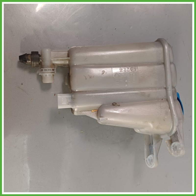 Vaschetta Liquido Raffreddamento Radiatore AUDI A4 8K 2.0 TDI 8K0121403AC 2011 2016