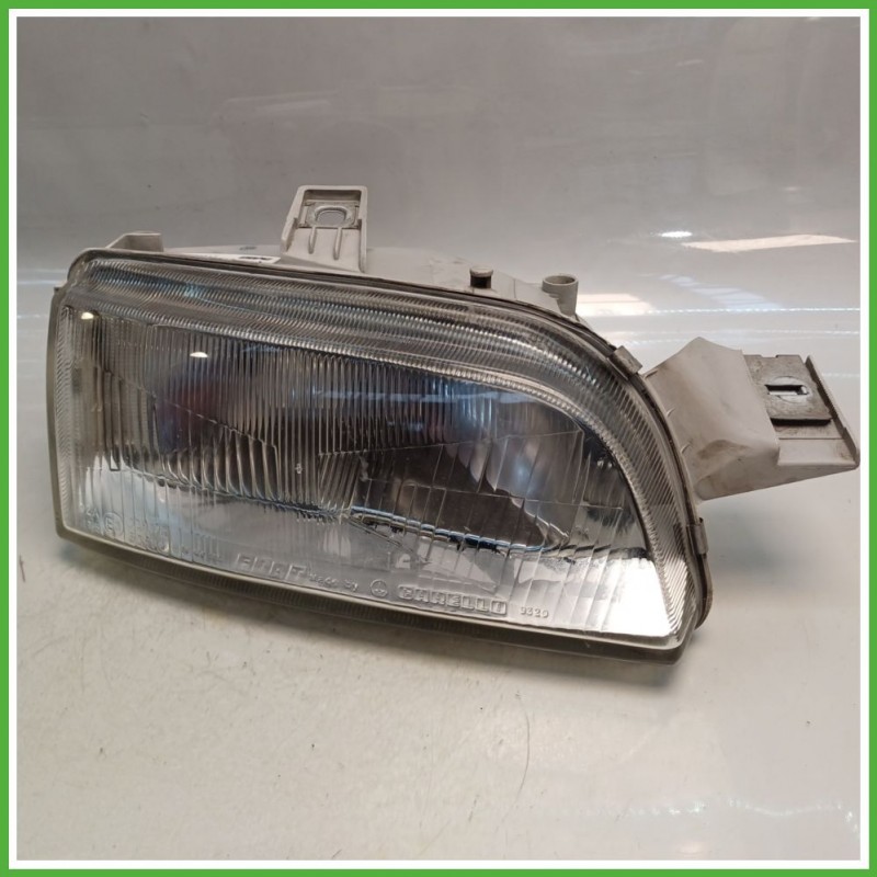 Faro Fanale Proiettore Anteriore Destro DX CARELLO 39760381 FIAT PUNTO 1a Serie 46402649 Usato