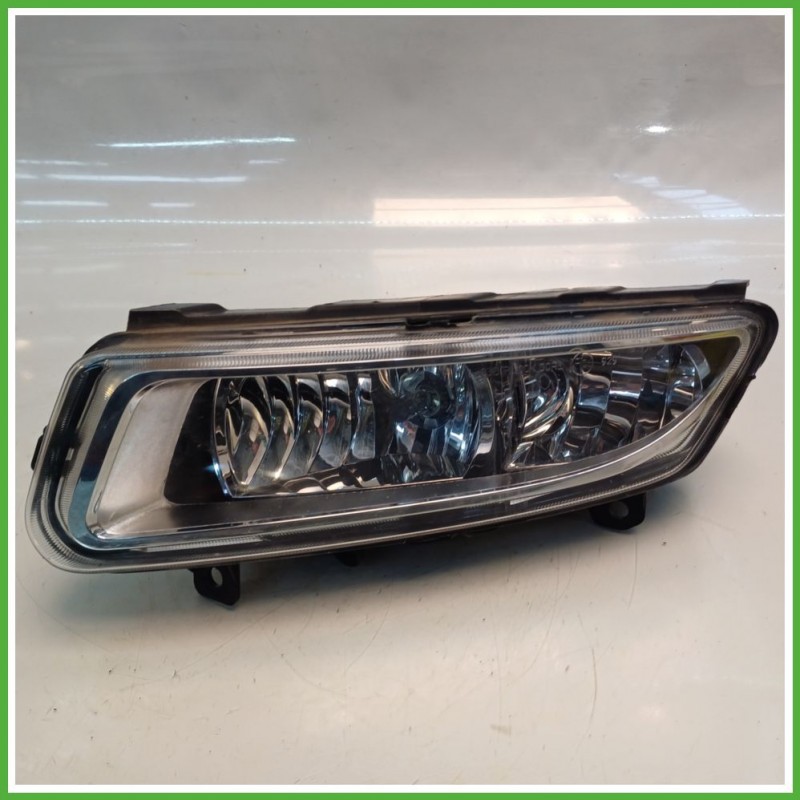 Faro Fanale Fendinebbia Anteriore Sinistro SX HELLA 174162-01 VOLKSWAGEN POLO 6R 6R0941061C Usato