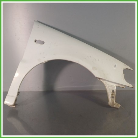 Parafango Anteriore Destra DX VOLKSWAGEN POLO 3a Serie Berlina 1994 2001 BIANCO B4 / B9A Originale Usato