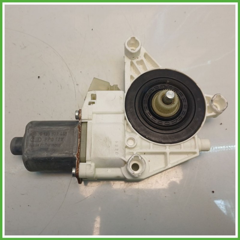 Motorino Alzavetro Anteriore Sinistro SX MERCEDES-BENZ Classe C W/S204 4 Porte 2048200142 2007 2011 BOSCH 0130322441