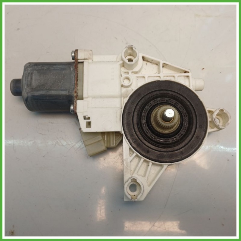 Motorino Alzavetro Anteriore Destro DX MERCEDES-BENZ Classe C W/S204 4 Porte 2048200242 2007 2011 BOSCH 0130822440