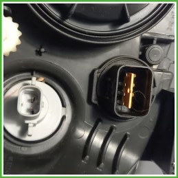 Faro Fanale Proiettore Anteriore Sinistro SX CHEVROLET (DAEWOO) AVEO T300 96831061 Usato