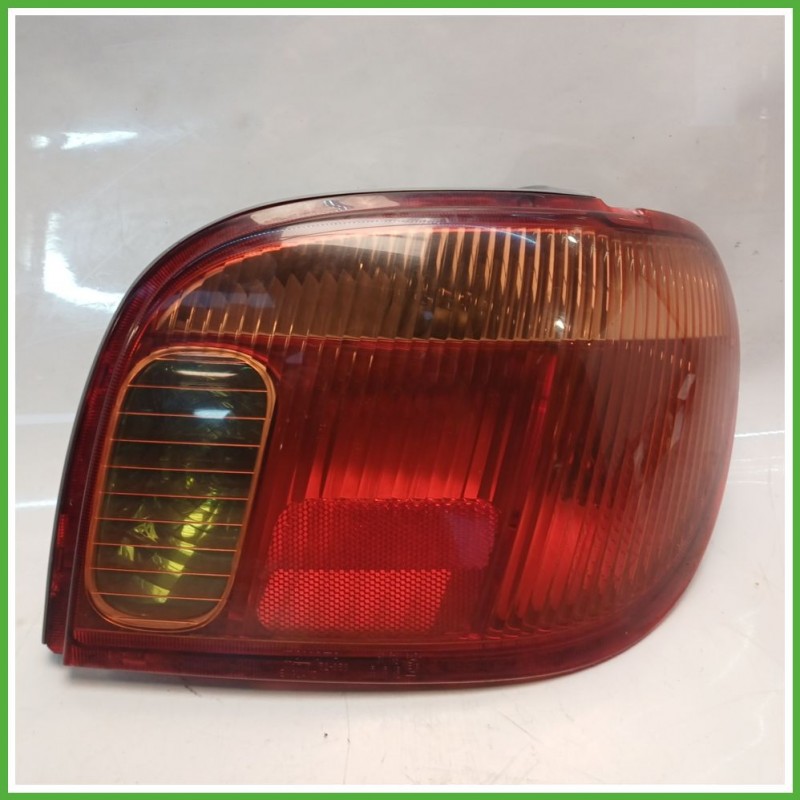 Fanale Fanalino Posteriore Destro DX TOYOTA 8454 TOYOTA YARIS FRP 815510D070 Usato