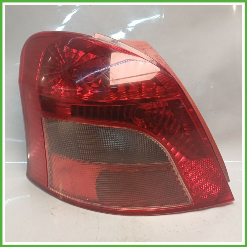 Fanale Fanalino Posteriore Destro DX TOYOTA 1582 TOYOTA YARIS 815510D110 Usato