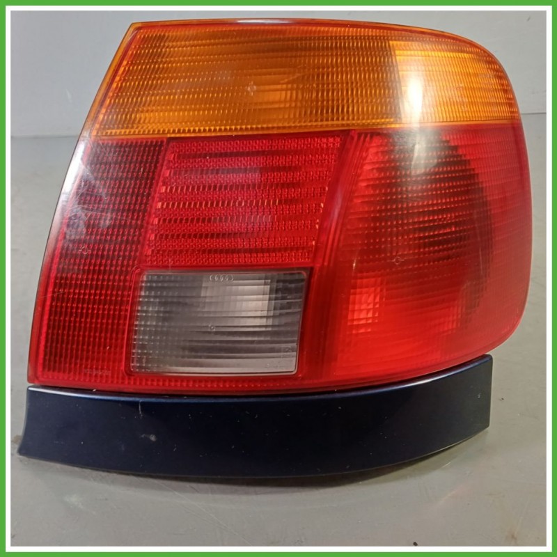 Fanale Fanalino Posteriore Destro DX AUDI A4 8D 8D0945096F Usato
