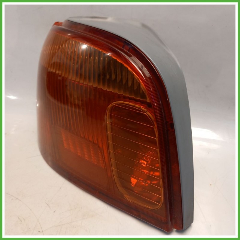 Fanale Fanalino Posteriore Sinistro SX TOYOTA YARIS FRP 815610D070 Usato