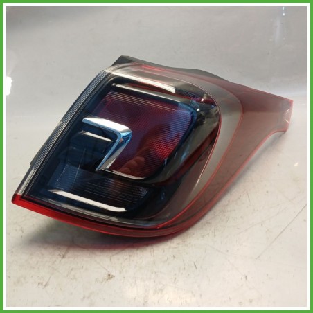 Fanale Fanalino Posteriore Destro DX HELLA OPEL CROSSLAND X P17 39137520 Usato