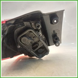 Fanale Fanalino Posteriore Destro DX HELLA OPEL CROSSLAND X P17 39137520 Usato