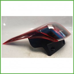 Fanale Fanalino Posteriore Destro DX HELLA OPEL CROSSLAND X P17 39137520 Usato
