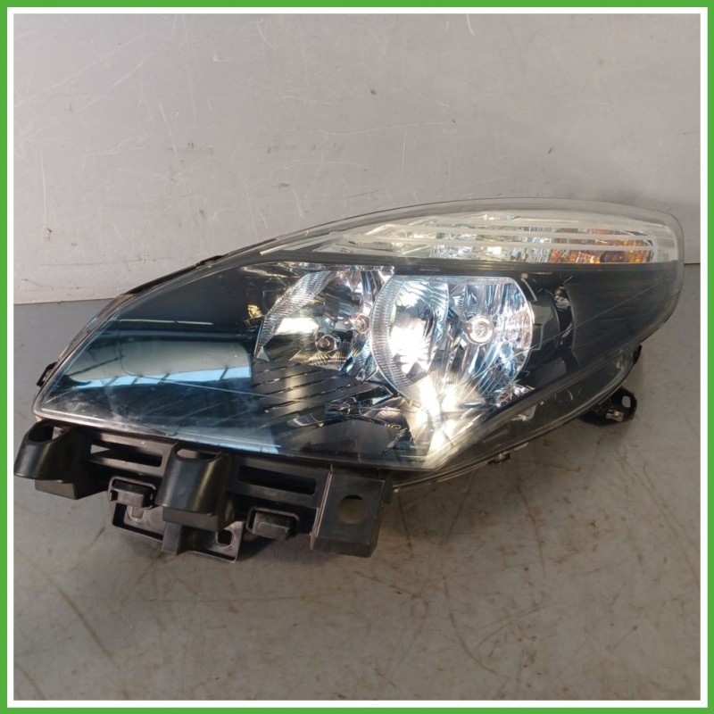 Faro Fanale Proiettore Anteriore Sinistro SX VALEO 89903382 RENAULT SCENIC 3a Serie 260606760R Usato