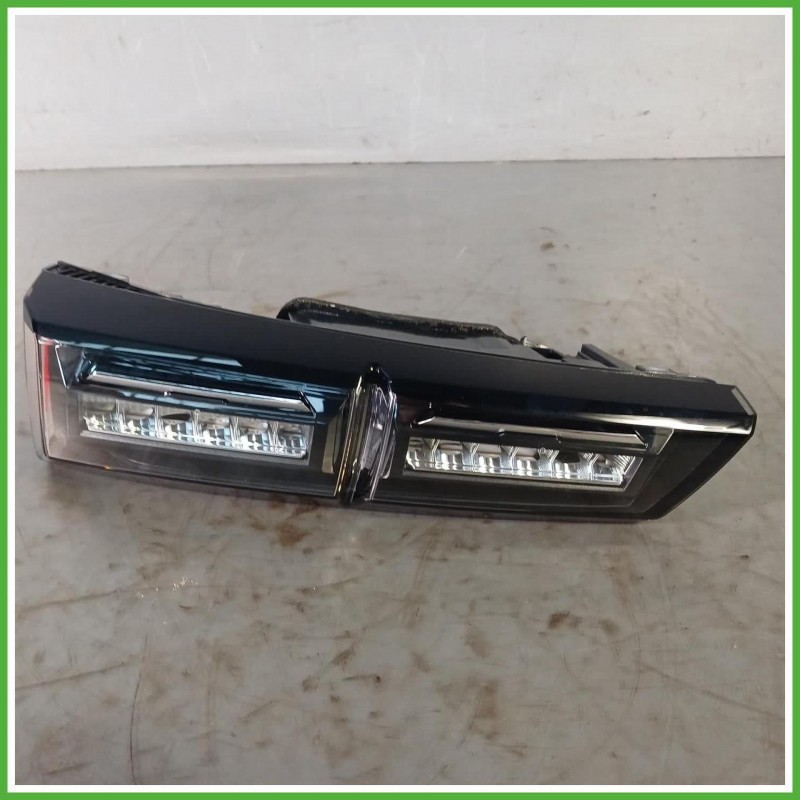 Fanale Fanalino Destro DX  Peugeot 308 3 Serie 2021 9835300580 Originale Usato