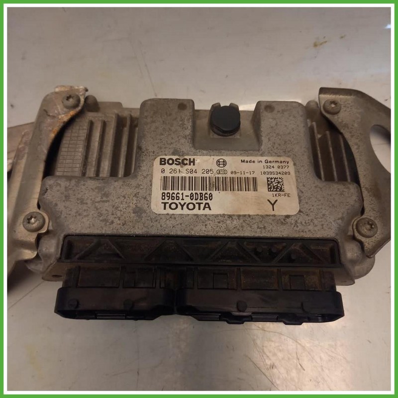 Centralina Motore Iniezione ECU Bosch 0261S04205 Toyota Yaris France 3 Serie 1.0 VVT-i 16v. 89661-0DB60 Benzina 2009-2011