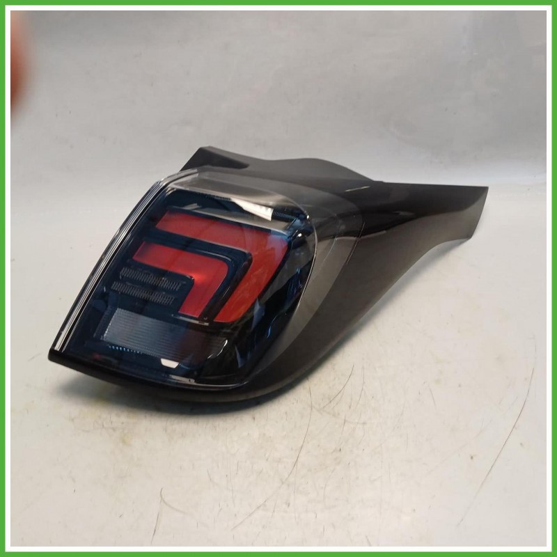 Fanale Fanalino Destro DX Hella 93235958 Opel Crossland X 2020 YQ01103780 Originale Usato
