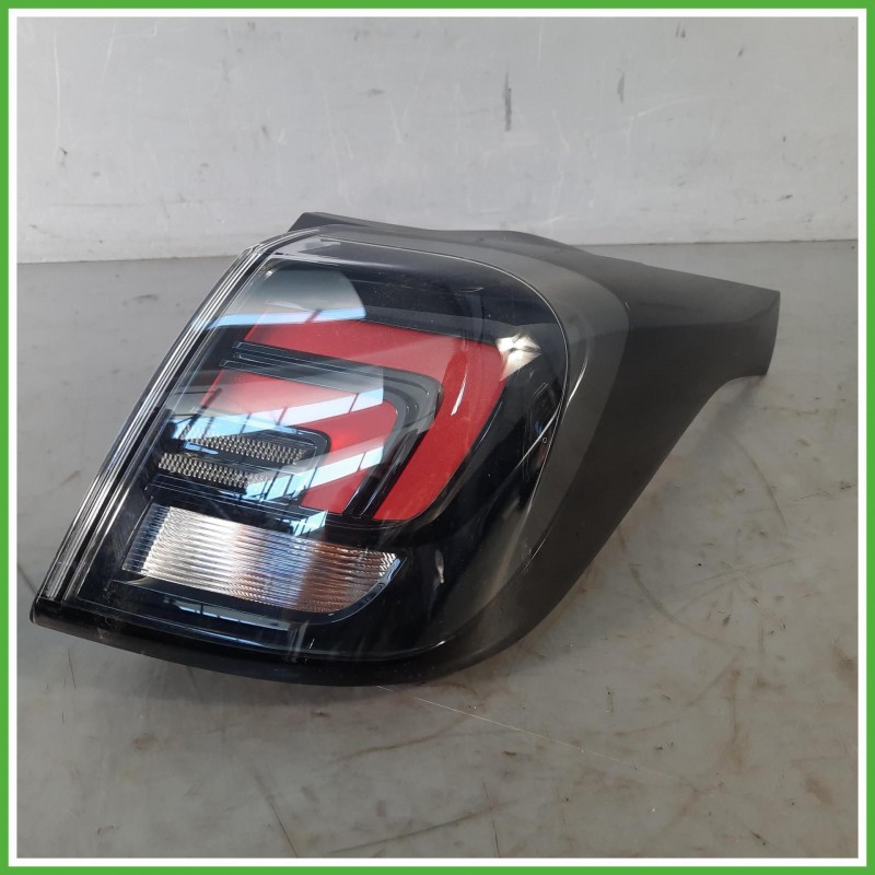 Fanale Fanalino Destro DX Hella 93235958 Opel Crossland X 2020 YQ01103780 Originale Usato