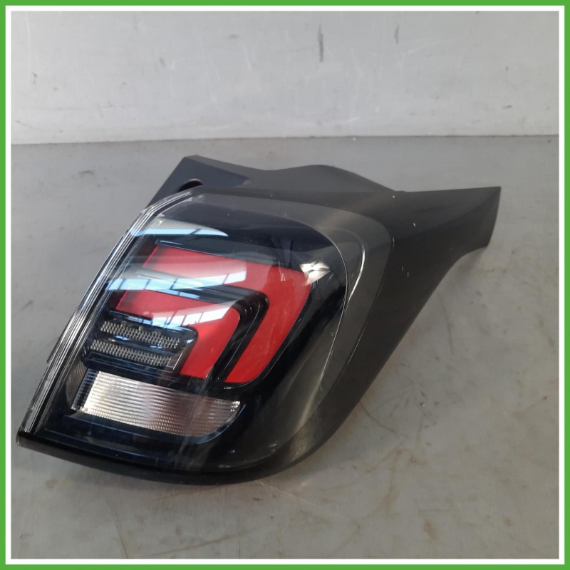 Fanale Fanalino Destro DX Hella 93235958 Opel Crossland X 2020 YQ01103780 Originale Usato