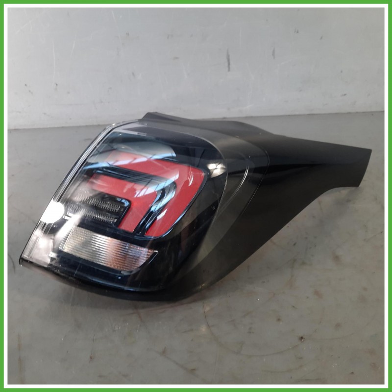 Fanale Fanalino Destro DX Hella 93235958 Opel Crossland X 2020 YQ01103780 Originale Usato