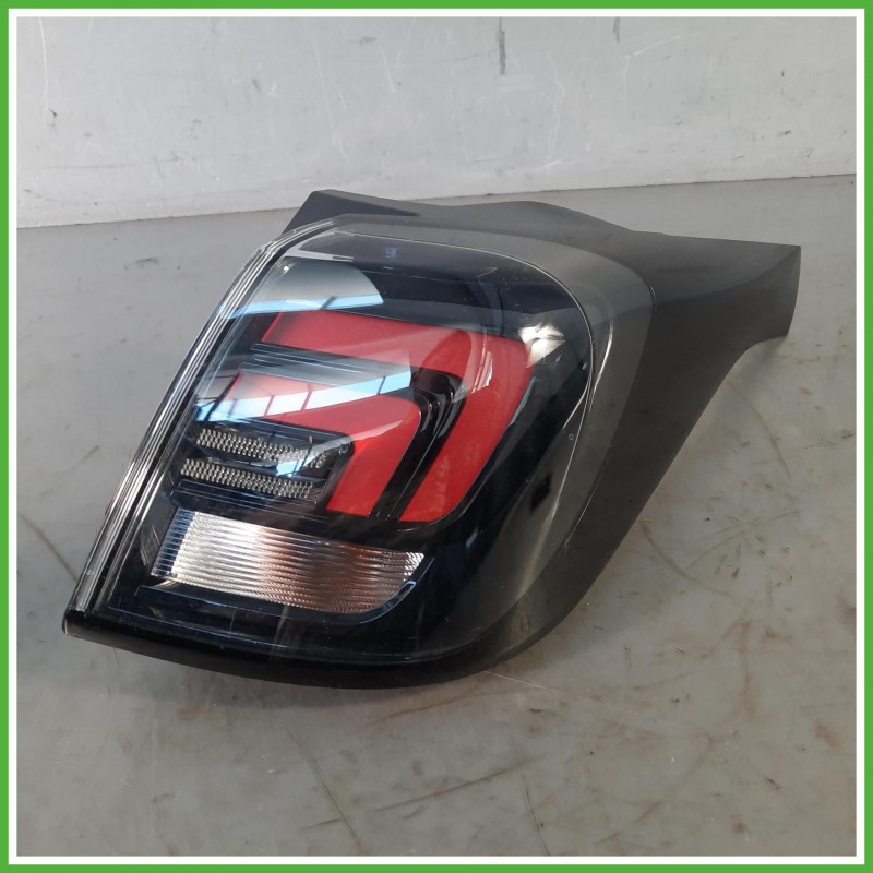 Fanale Fanalino Destro DX Hella 93235958 Opel Crossland X 2020 YQ01103780 Originale Usato