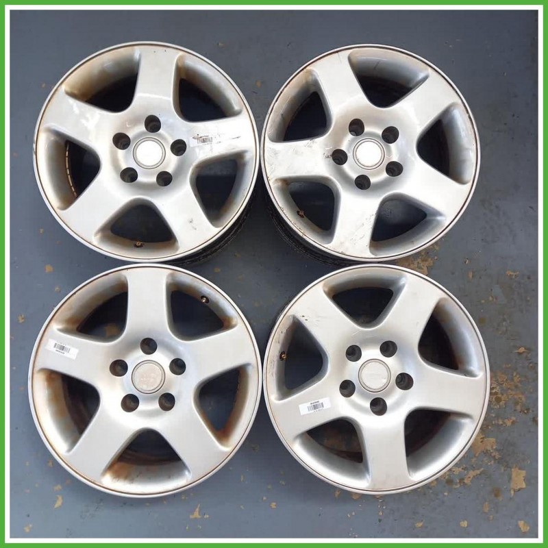Cerchi in Lega Audi A6 4A2 15 pollici 15 7.0J 4x112 ET35 4pz 8D0601025DZ17 Originale Usato