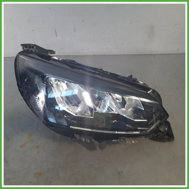 Faro Fanale Proiettore Destro DX Valeo 73312206 Peugeot 2008 2 Serie 2023 9833036180 Originale Usato