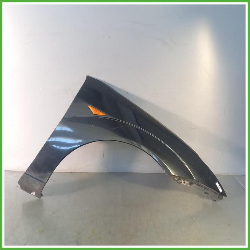 Parafango Anteriore Destro DX Ford Focus 1 Serie Berlina 3 Porte 2000-2002 Nero Originale Usato