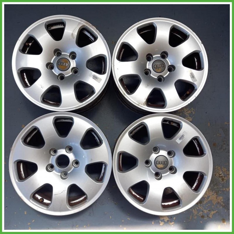 Cerchi in Lega Audi A4 8E5 Avant 15 pollici 15 7.0J 5x112 ET39 4pz 8E0601025AC1H7 Originale Usato
