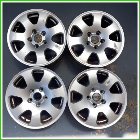Cerchi in Lega Audi A4 8E5 Avant 15 pollici 15 7.0J 5x112 ET39 4pz 8E0601025AC1H7 Originale Usato