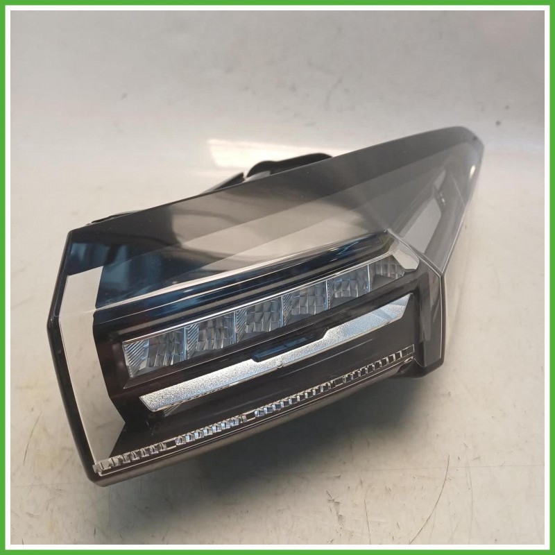 Fanale Fanalino Destro DX Hella 015.019-02AQ Peugeot 308 3 Serie 2021 9835299280 Originale Usato