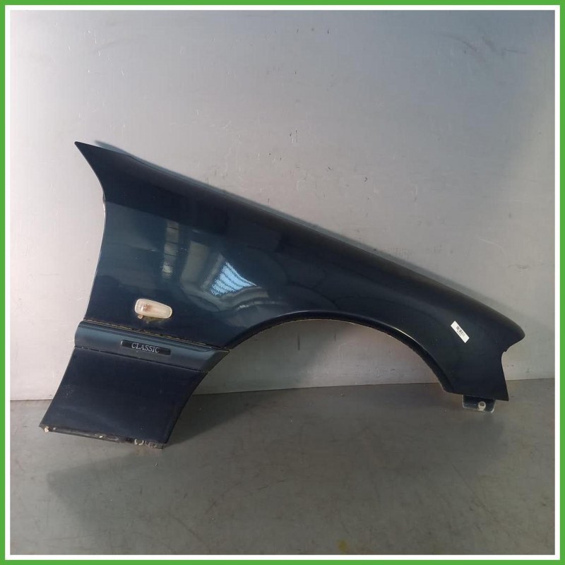 Parafango Anteriore Destro DX Mercedes Classe C W202 Berlina 4 Porte 1997-2000 Blu Scuro Originale Usato