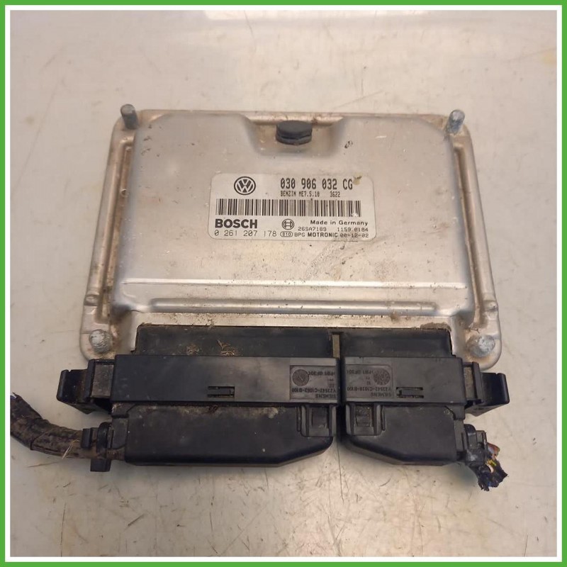 Centralina Motore Iniezione ECU Bosch 0261207178 Volkswagen Polo 3 Serie 1.4 030906032DT Benzina 1999-2001
