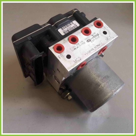 Centralina ABS Modulo Pompa BOSCH 0265950614 0265235218 KIA CARNIVAL 2a Serie Originale Usato