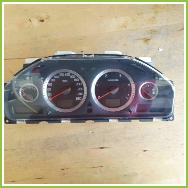 Quadro strumenti contachilometri tachimetro 8690549 VOLVO V70/XC70 30728791 D5252T
