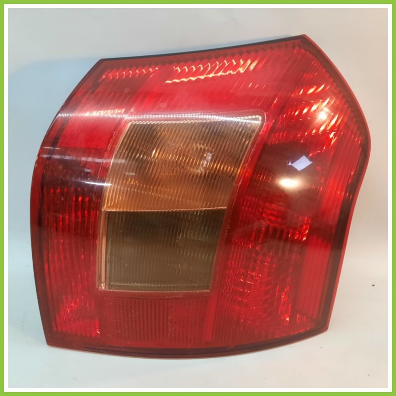 Fanale Fanalino Posteriore Destro DX KOITO TOYOTA COROLLA 81551-02300 Usato