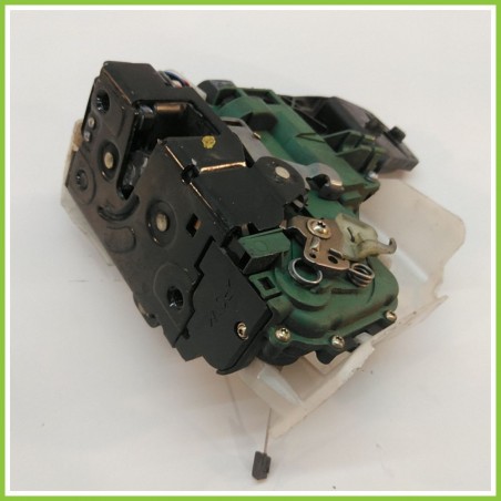 Serratura Anteriore Destro DX VOLKSWAGEN PASSAT 3C 2.0 TDI 3C1837016A 2005 2010