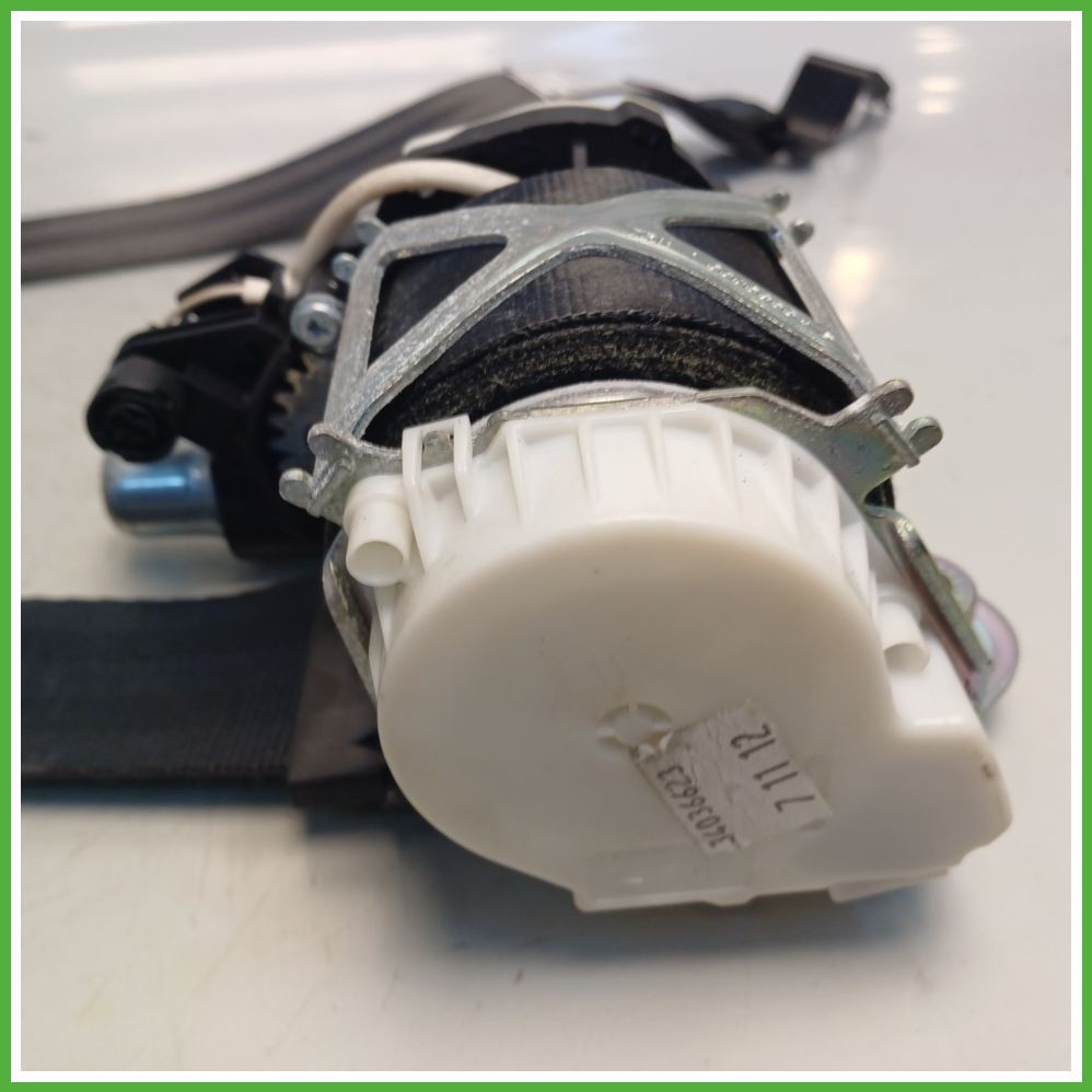 VOLKSWAGEN POLO 6R 1.4 Cintura di Sicurezza Posteriore Destro DX (Lato Passeggero) Destro DX (Lato Passeggero) TRW 34035270 6C0857806RAA Originale Usato