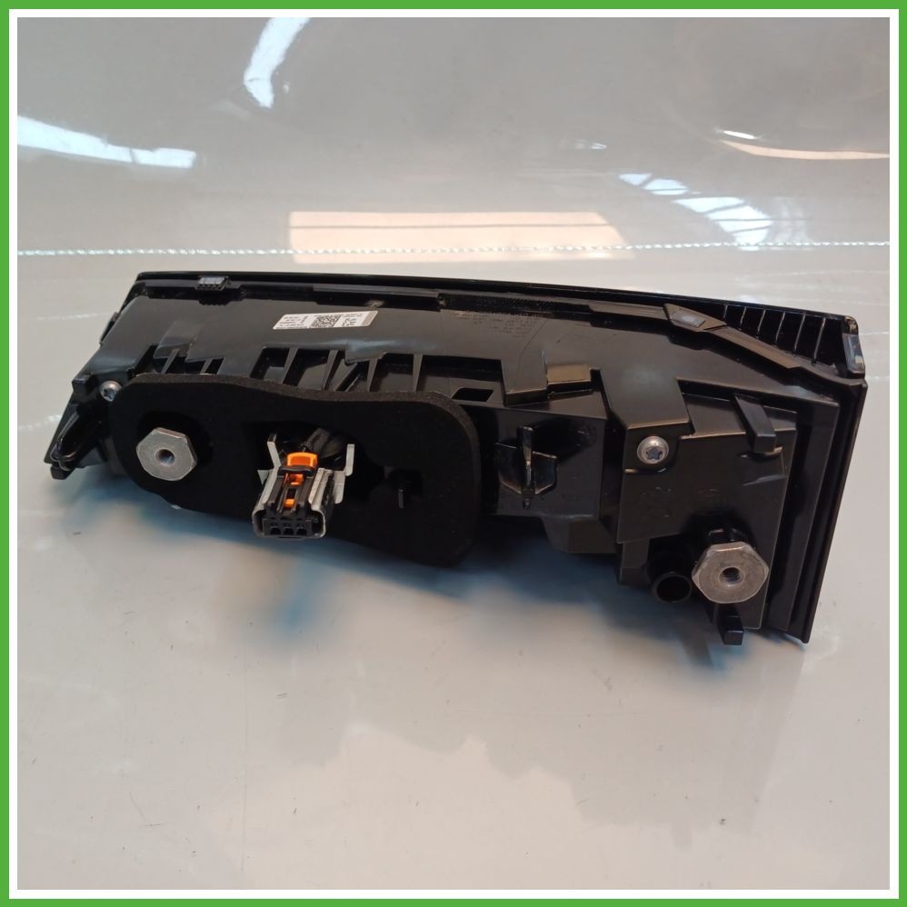 Linkes linkes Rücklicht (Fahrerseite) Gebraucht HELLA 015.020-01AL PEUGEOT 308 (ab 06/2021) PEUGEOT 2021